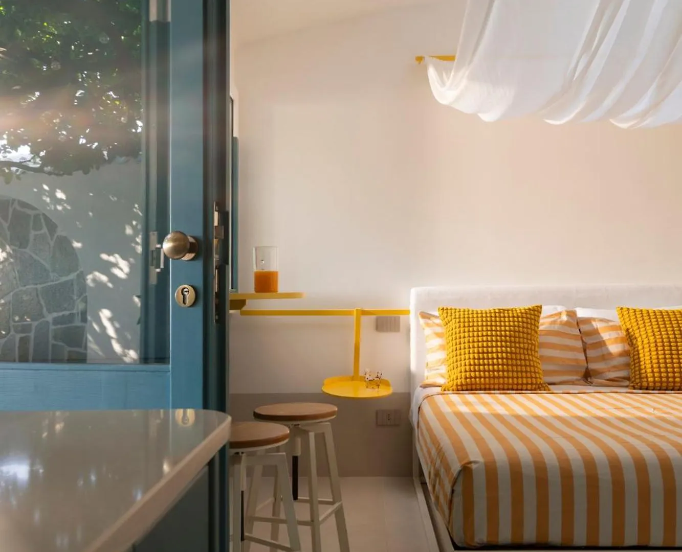 Jallo & Blue Petite Suite Naples