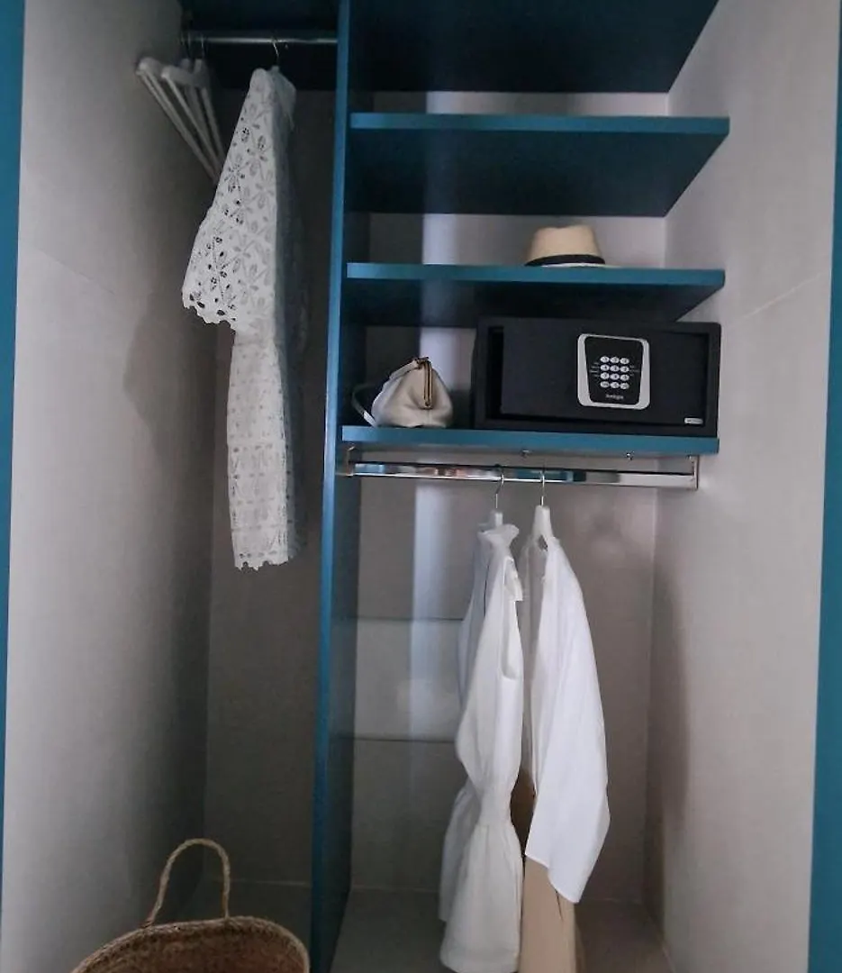 Jallo & Blue Petite Suite Naples