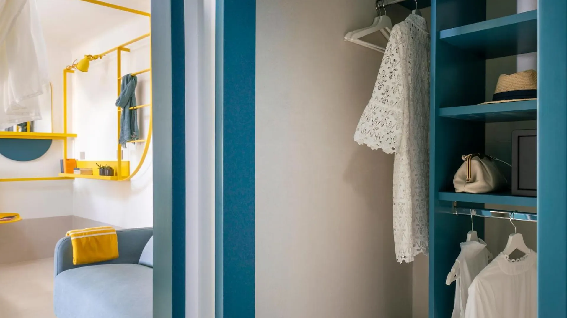 Jallo & Blue Petite Suite Naples
